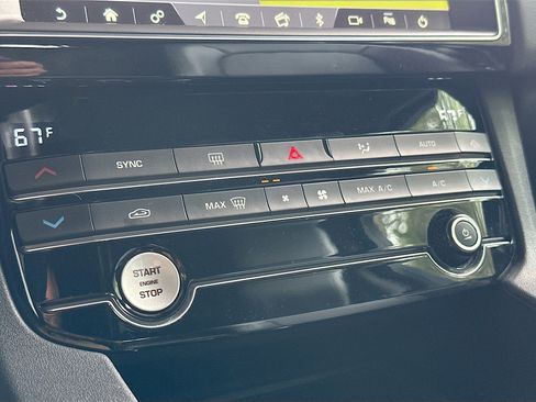 Used 2020 Jaguar F-PACE Premium image 15