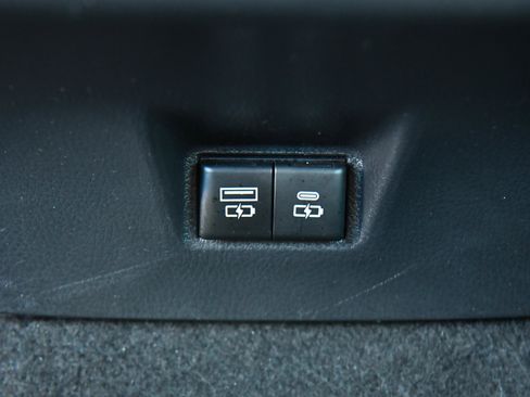 Used 2025 Toyota Camry LE FWD image 40
