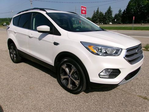 Used 2017 Ford Escape SE w/ SE Leather Comfort Package FWD image 2