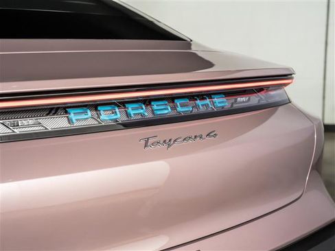 Used 2025 Porsche Taycan RWD image 33