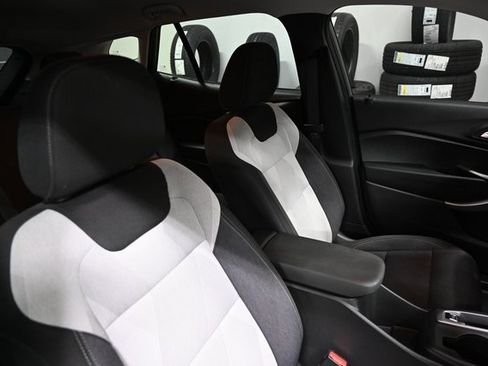 Used 2024 Chevrolet Trax LS w/ LS Convenience Package image 9