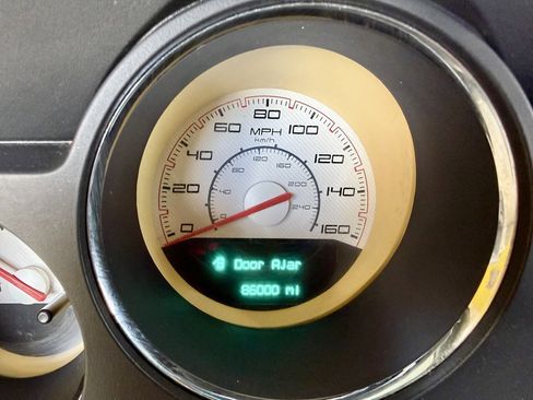 Used 2013 Dodge Challenger R/T image 19