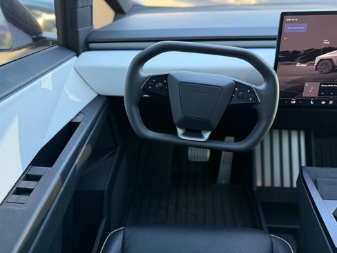 Used 2024 Tesla Cybertruck AWD Crew Cab image 51