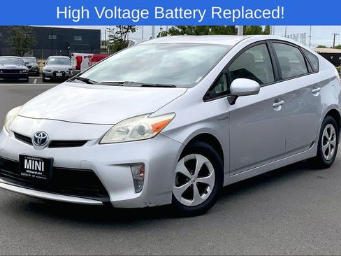 Used 2014 Toyota Prius Two image 2