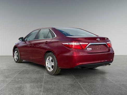 Used 2016 Toyota Camry LE image 3
