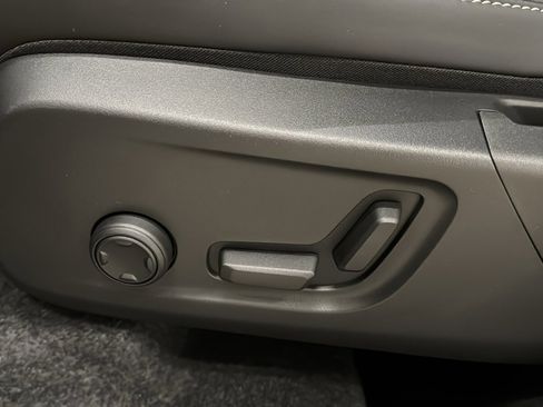 Used 2026 Volvo XC40 B4 Plus w/ Climate Package image 24