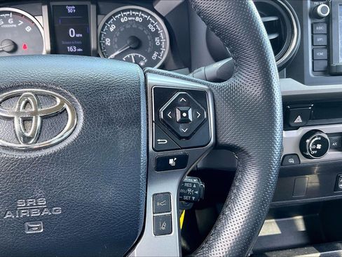 Used 2018 Toyota Tacoma SR5 image 17