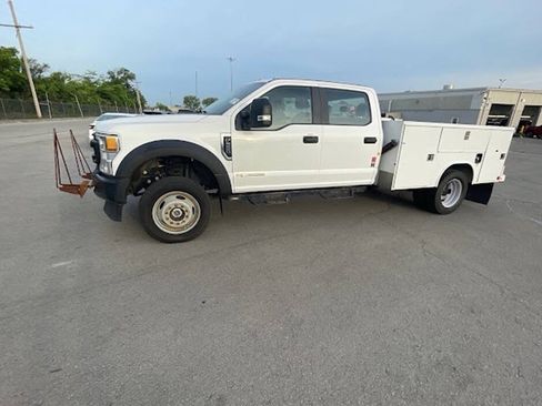 Used 2022 Ford F550 4x4 Crew Cab Super Duty w/ Power Equipment Group image 4