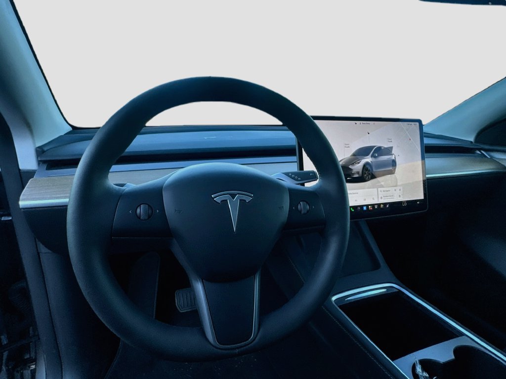 Used 2025 Tesla Model Y Long Range RWD image 10