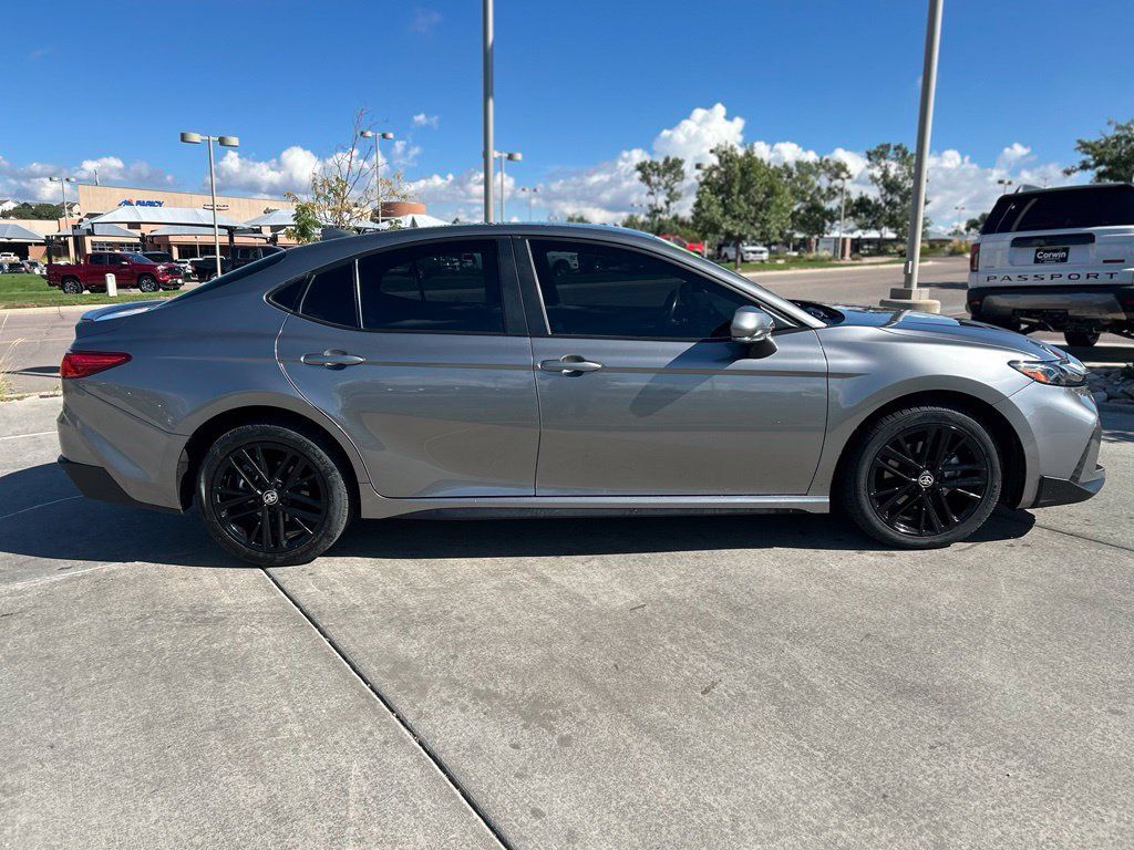 Used 2025 Toyota Camry SE AWD/4WD image 10