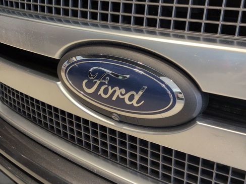 Certified 2018 Ford F150 Platinum w/ Technology Package image 26