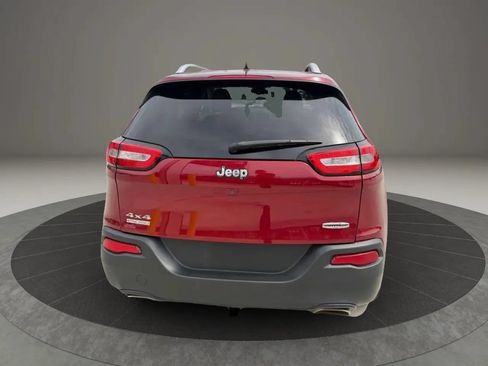 Used 2017 Jeep Cherokee Latitude w/ Cold Weather Group AWD/4WD image 6