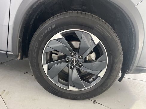 Used 2025 Nissan Rogue SV AWD/4WD image 18