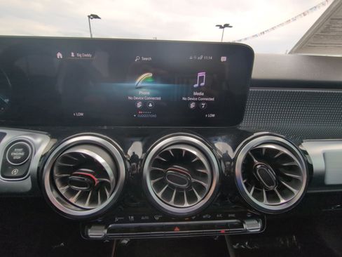 Used 2022 Mercedes-Benz GLB 250 4MATIC image 21