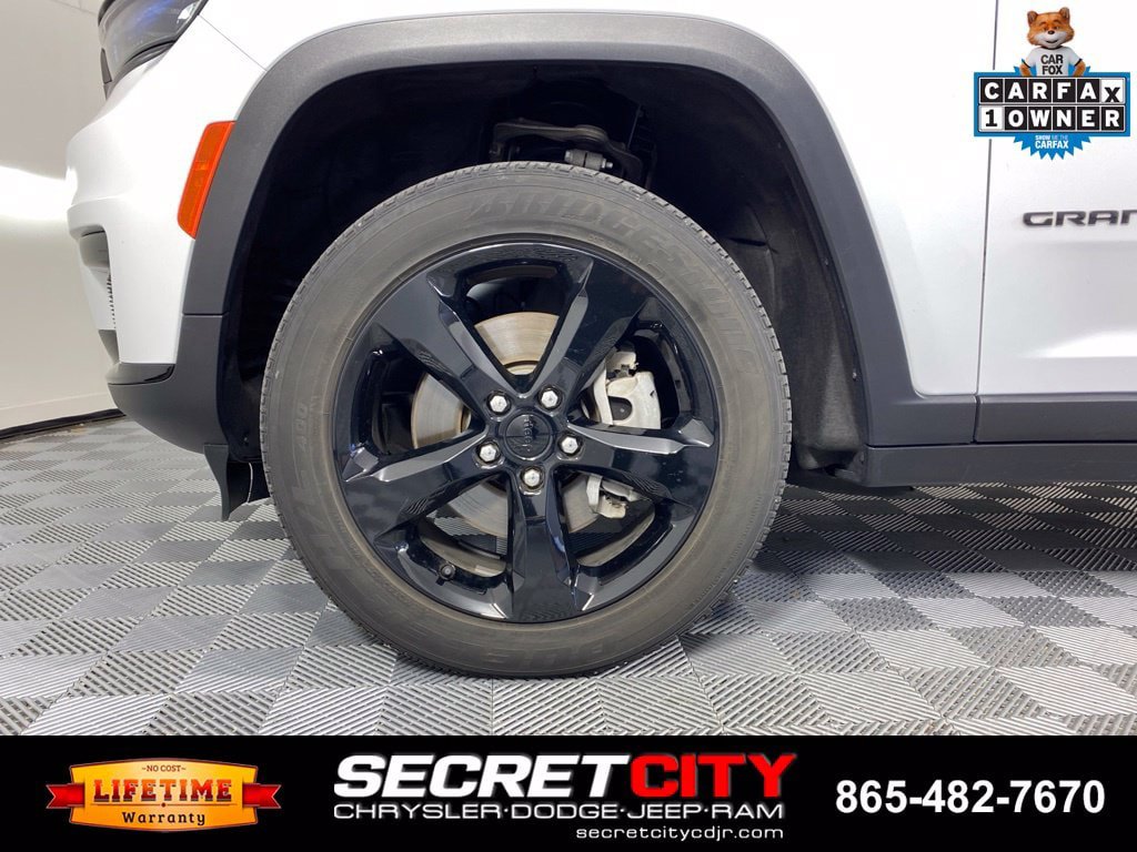 Used 2023 Jeep Grand Cherokee L Laredo AWD/4WD image 9
