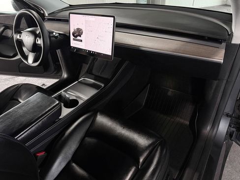 Used 2022 Tesla Model Y Performance image 2