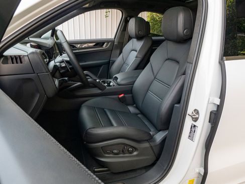 New 2025 Porsche Cayenne Turbo AWD/4WD image 5