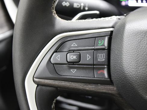 Used 2023 Jeep Grand Cherokee Limited w/ Black Appearance Package image 12