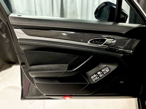 Used 2014 Porsche Panamera GTS image 32