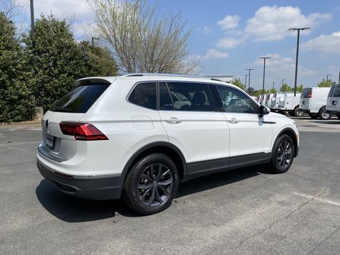 Used 2023 Volkswagen Tiguan SE image 9