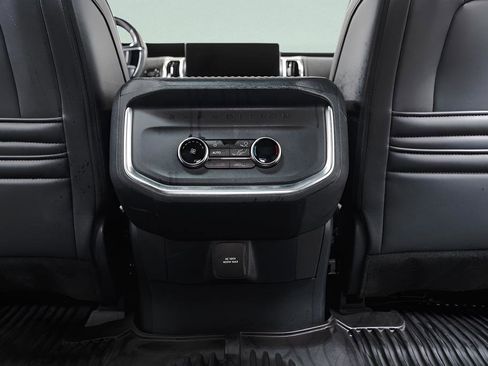 Used 2025 Ford Expedition Tremor AWD/4WD image 32