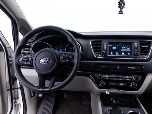 Used 2019 Kia Sedona LX FWD image 5