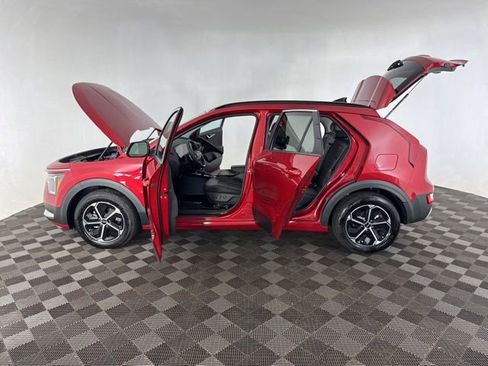 Certified 2025 Kia Niro EX FWD image 11