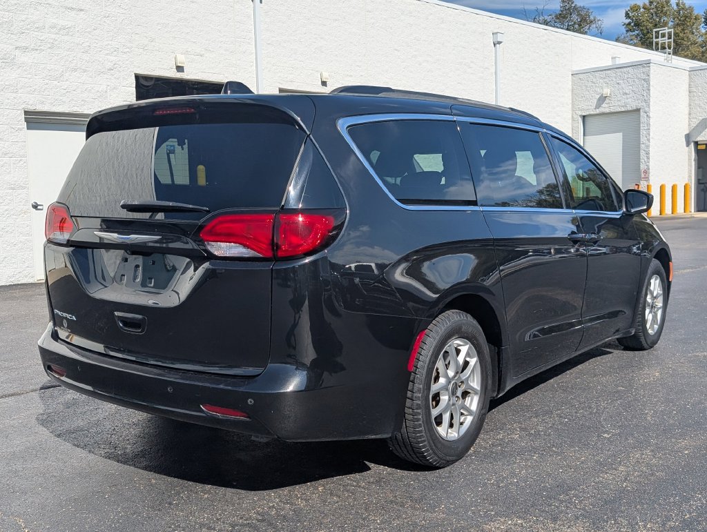 Used 2018 Chrysler Pacifica Touring FWD image 7