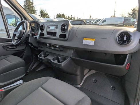 Used 2025 Mercedes-Benz Sprinter 2500 image 12