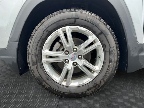 Used 2023 GMC Terrain SLE w/ Driver Convenience Package FWD image 13