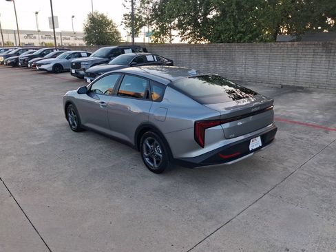 Used 2025 Kia K4 FWD image 8