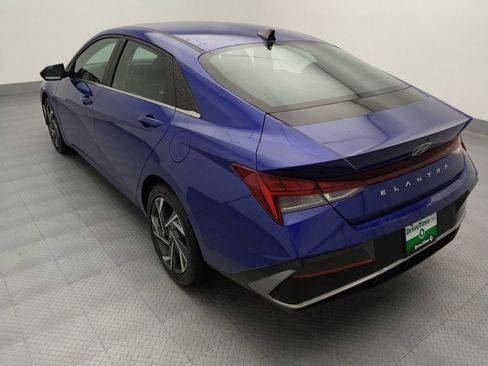 Used 2025 Hyundai Elantra SEL image 5