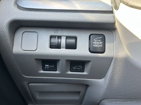 Used 2014 Subaru Forester 2.5i Limited AWD/4WD image 18