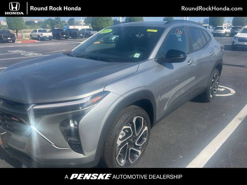 Used 2025 Chevrolet Trax RS w/ Driver Confidence Package FWD image 1
