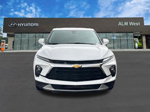 Used 2025 Chevrolet Blazer LT FWD image 2