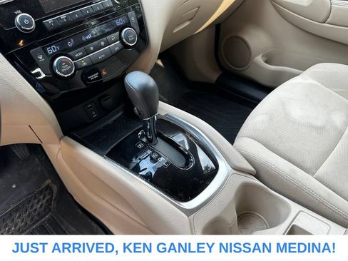 Used 2016 Nissan Rogue SV AWD/4WD image 10