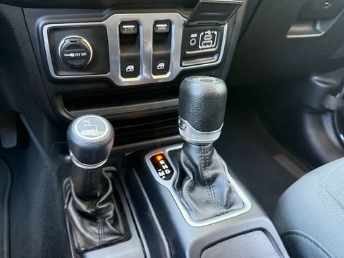 Used 2018 Jeep Wrangler Sport AWD/4WD image 23