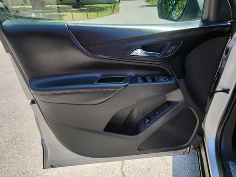Used 2018 Chevrolet Equinox Premier FWD image 12