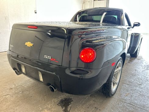 Used 2004 Chevrolet SSR w/ Preferred Equipment Group RWD image 5