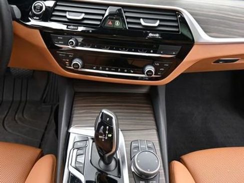 Used 2023 BMW 530i w/ Convenience Package image 16