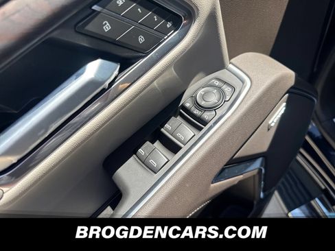 New 2026 GMC Sierra 3500 SLT w/ SLT Premium Package AWD/4WD image 8