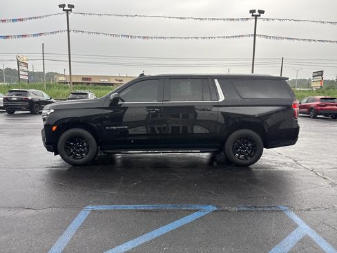 Used 2023 Chevrolet Suburban LT AWD/4WD image 7