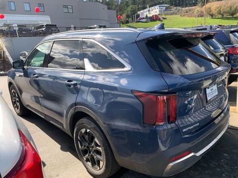 Certified 2024 Kia Sorento S w/ Panoramic Sunroof Package image 3