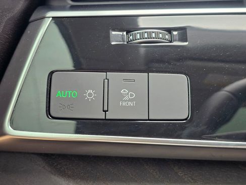 Used 2023 Audi Q8 Premium Plus w/ Premium Plus Package AWD/4WD image 39