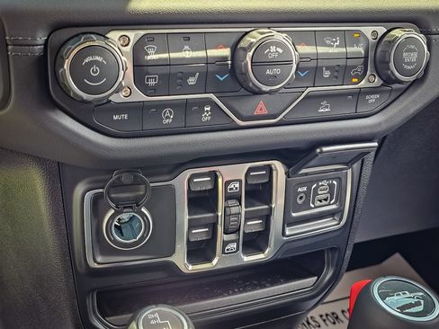 New 2026 Jeep Gladiator Sport AWD/4WD image 25