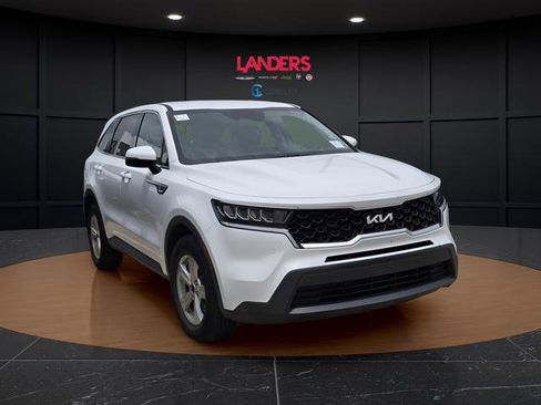 Used 2023 Kia Sorento LX FWD image 3