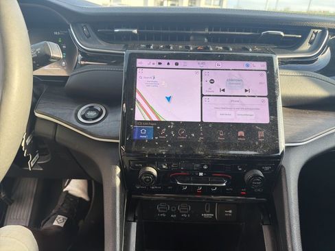 Used 2023 Jeep Grand Cherokee 4WD 4xe image 11