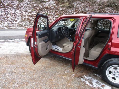 Used 2016 Jeep Patriot Sport w/ Power Value Group image 11