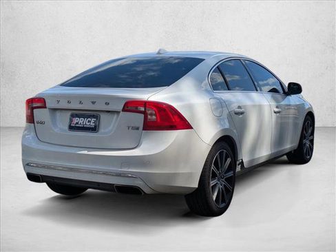 Used 2018 Volvo S60 T5 Inscription image 2