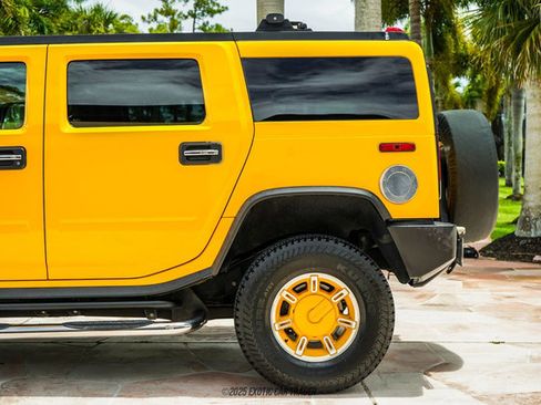 Used 2003 HUMMER H2 w/ Preferred Equipment Group image 5